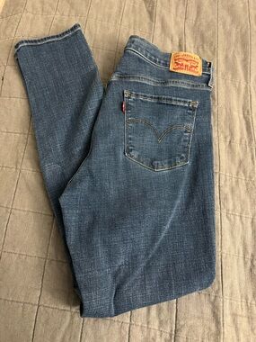 Levi jeans size 29